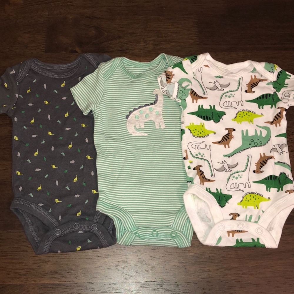 Carter's newborn onesies bundle